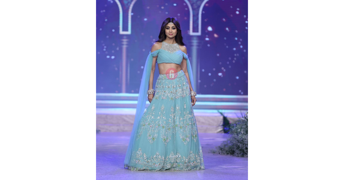 Shilpa Shetty Kundra Stuns Audience In Aslam Khan's Lehenga, Closes Fashion Show with Elegance!